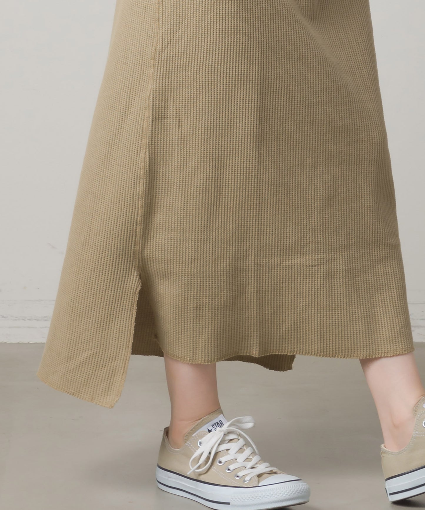 【OMNES】ワッフルサーマル スリット入長袖パーカーワンピース【1519-9004】