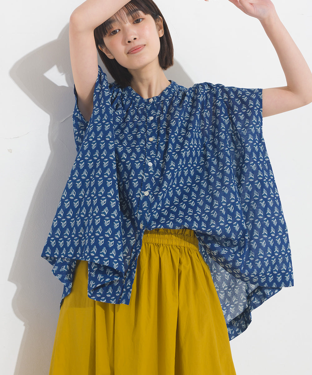 【OMNES】コットンボイル総柄フレンチスリーブギャザーシャツ【1524-4184】