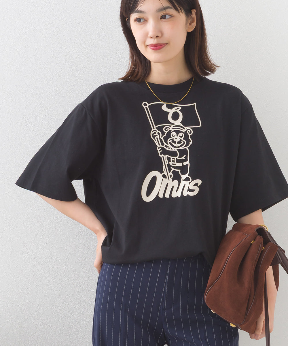 【OMNES】コットンロゴプリントオーバーサイズTシャツ ベアFLAG 半袖Tシャツ【253W427OMN014】