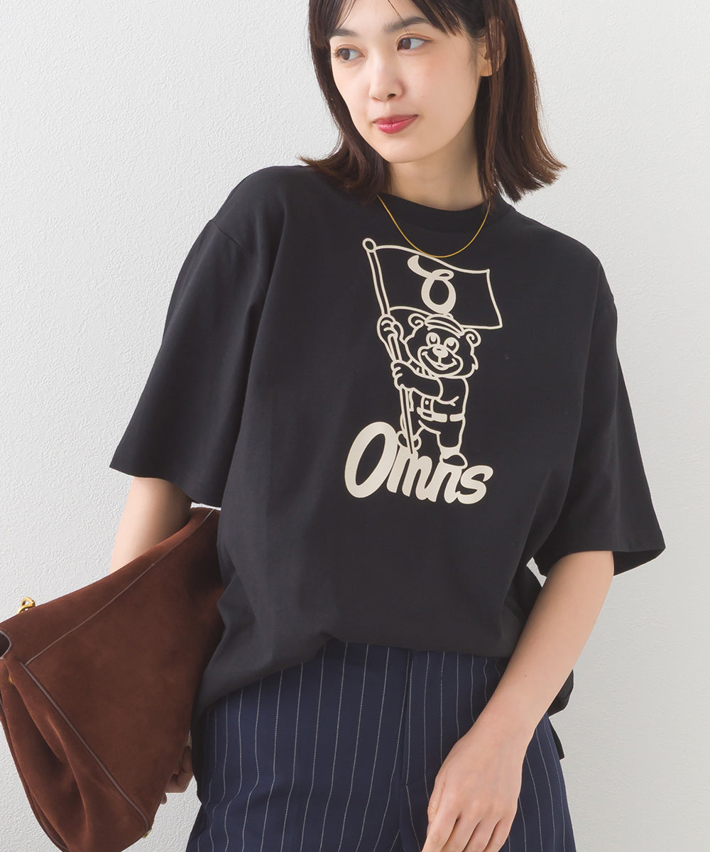 【OMNES】コットンロゴプリントオーバーサイズTシャツ ベアFLAG 半袖Tシャツ【253W427OMN014】