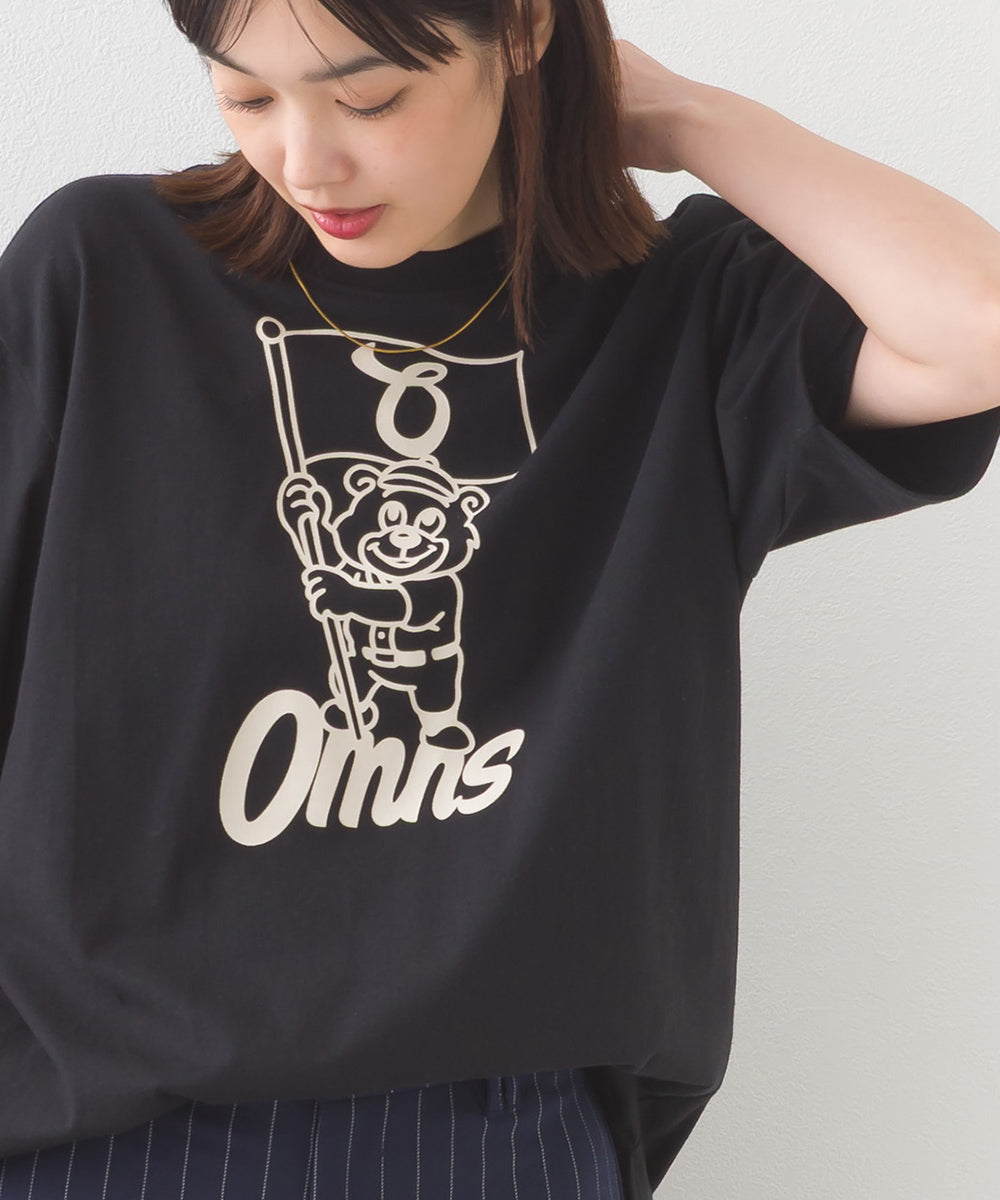 【OMNES】コットンロゴプリントオーバーサイズTシャツ ベアFLAG 半袖Tシャツ【253W427OMN014】