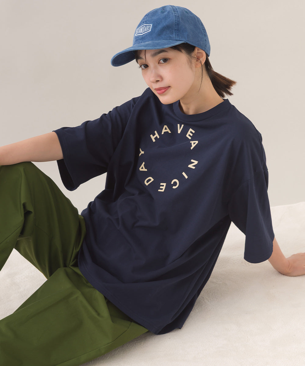 【OMNES】きれいめロゴプリントTシャツ HAVE A NICEDAY 半袖Tシャツ【253W427OMN016】