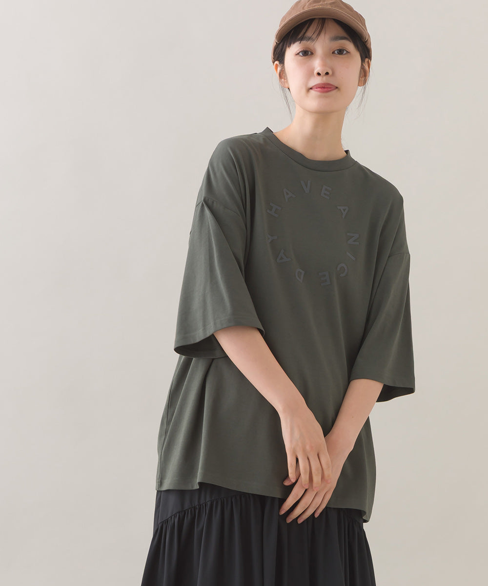 【OMNES】きれいめロゴプリントTシャツ HAVE A NICEDAY 半袖Tシャツ【253W427OMN016】