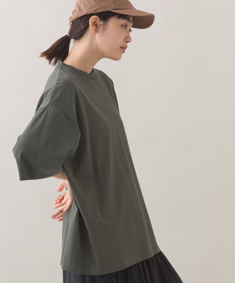 【OMNES】きれいめロゴプリントTシャツ HAVE A NICEDAY 半袖Tシャツ【253W427OMN016】