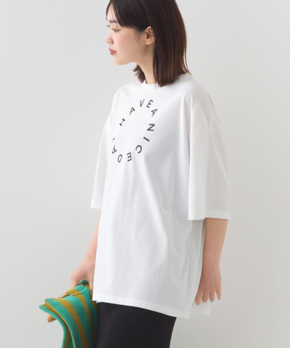 【OMNES】きれいめロゴプリントTシャツ HAVE A NICEDAY 半袖Tシャツ【253W427OMN016】