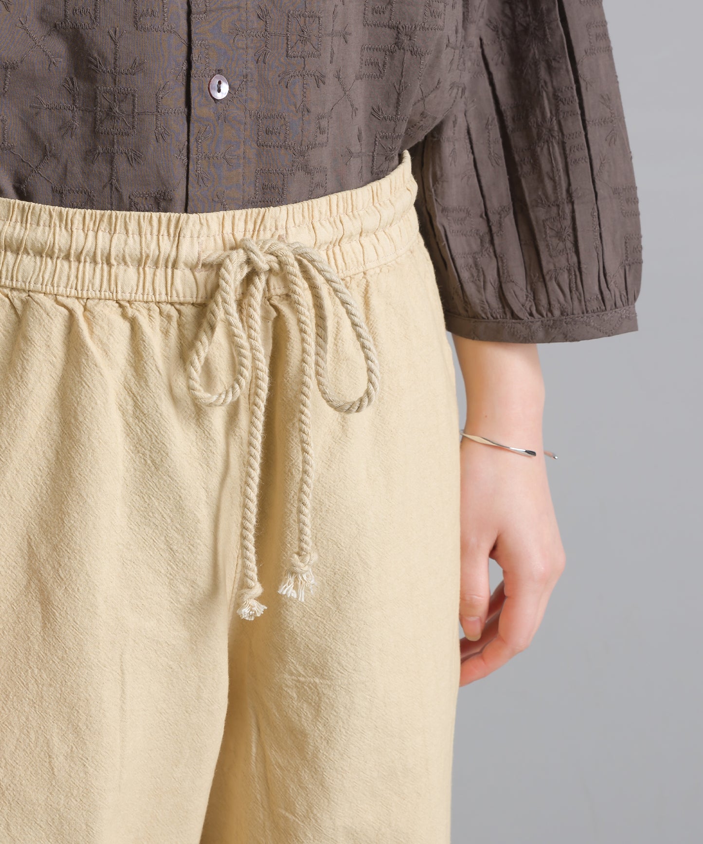 【OMNES Another Edition】製品染めコットンイージーパンツ【7120-2043】