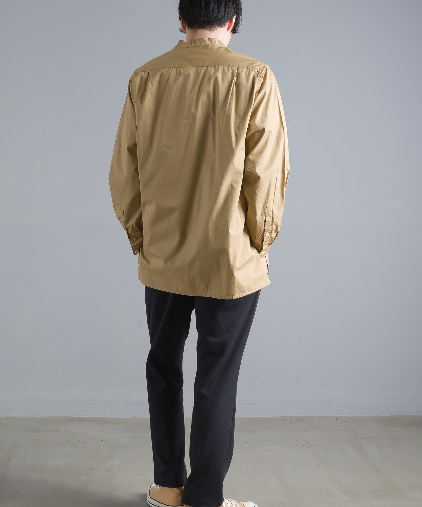 【OMNES Another Edition】メンズ 製品洗いタイプライタースタンドカラーセミロング丈長袖シャツ【7121-4055】