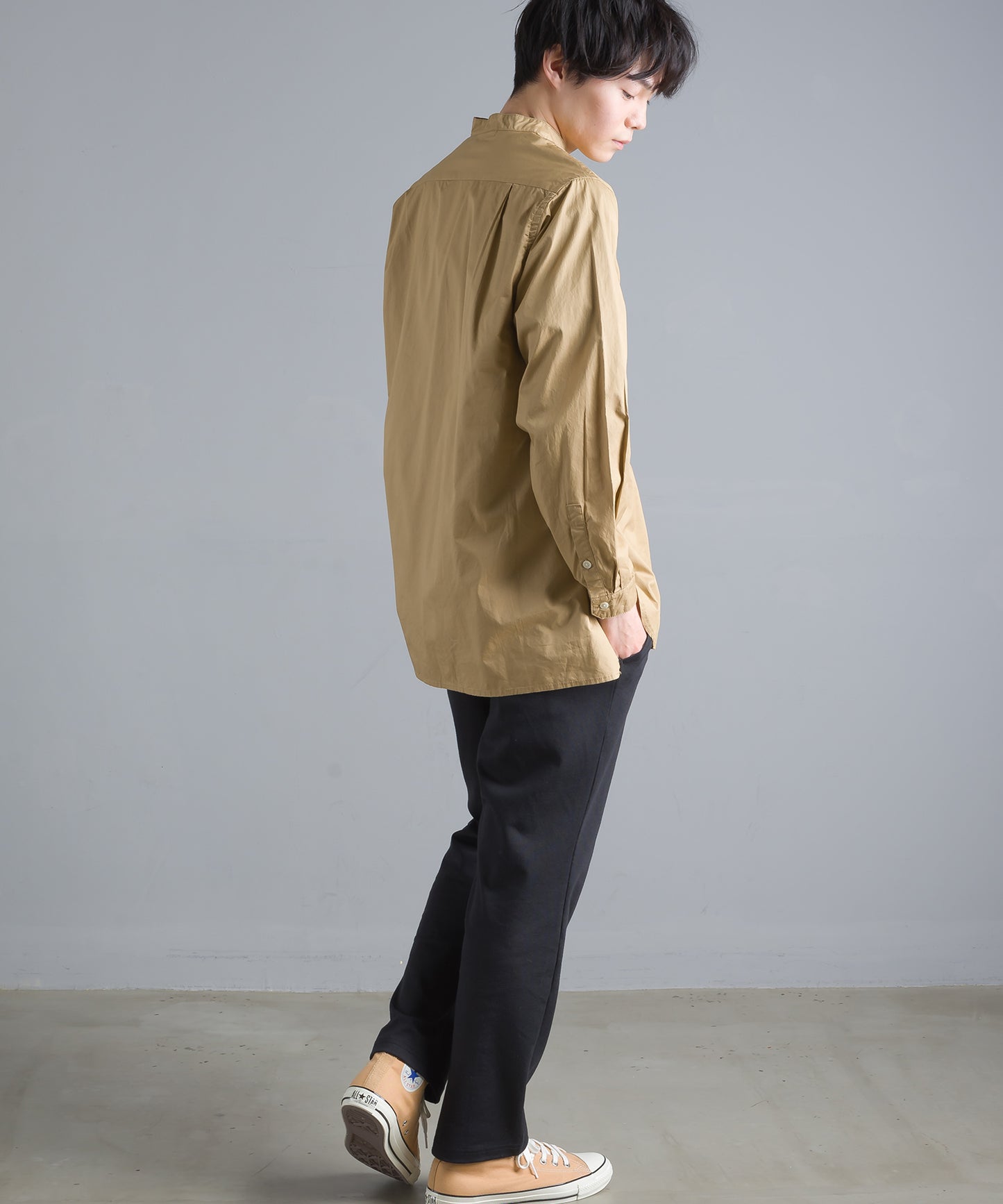 【OMNES Another Edition】メンズ 製品洗いタイプライタースタンドカラーセミロング丈長袖シャツ【7121-4055】