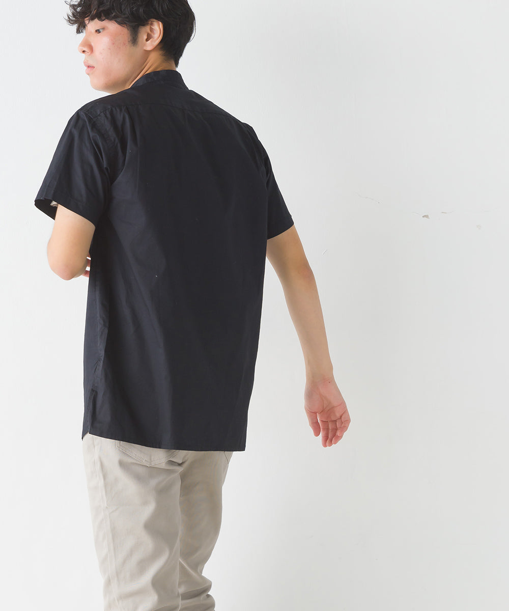 【OMNES Another Edition】メンズ 製品洗いタイプライタースタンド衿セミロング丈半袖シャツ【7121-4065】
