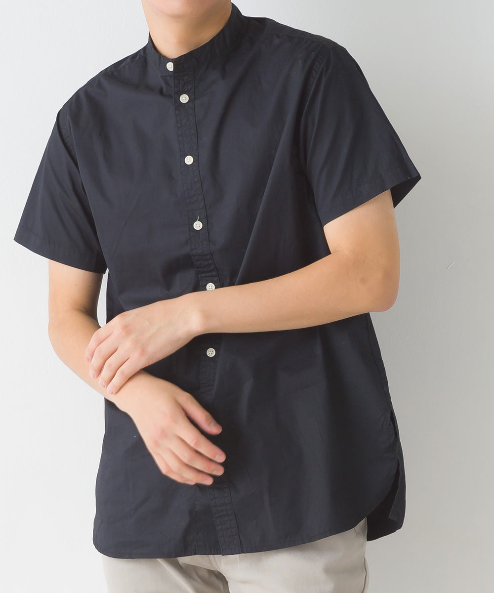 【OMNES Another Edition】メンズ 製品洗いタイプライタースタンド衿セミロング丈半袖シャツ【7121-4065】