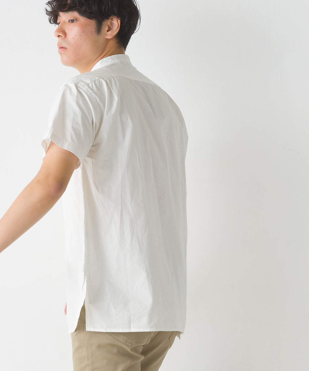 【OMNES Another Edition】メンズ 製品洗いタイプライタースタンド衿セミロング丈半袖シャツ【7121-4065】