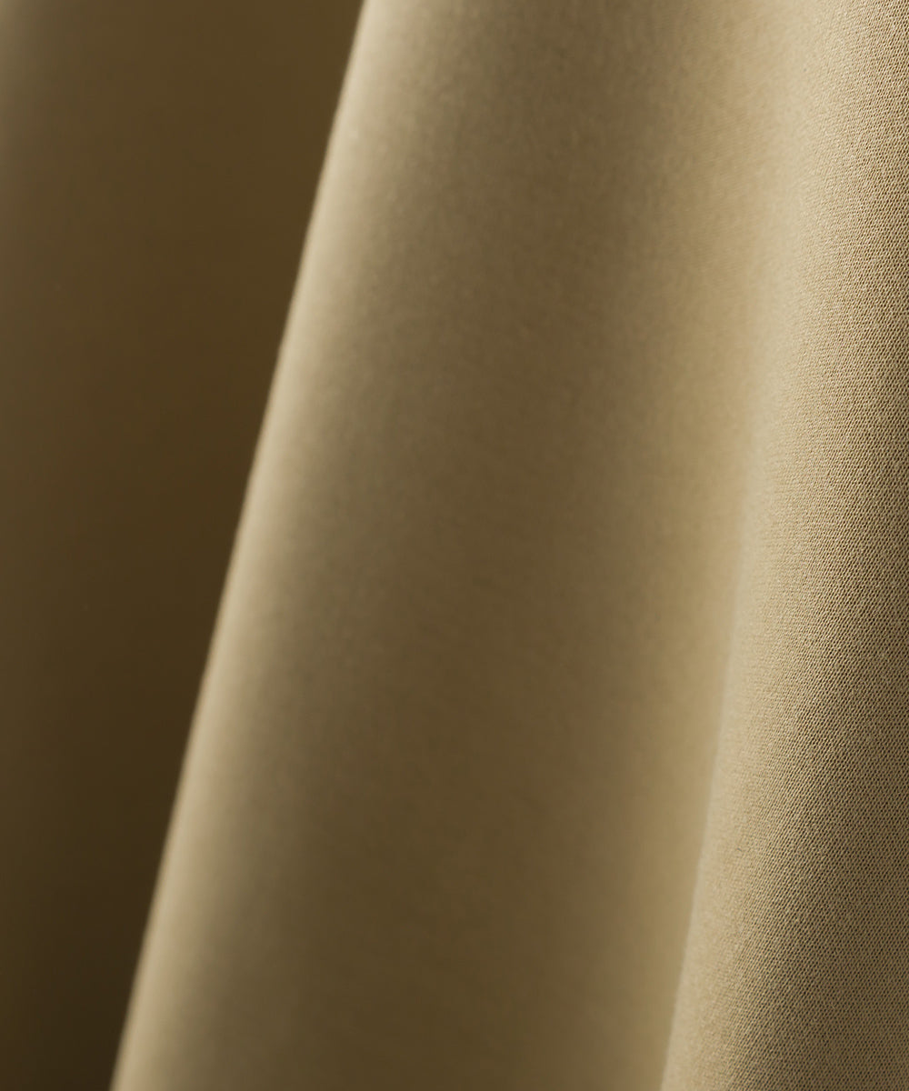 【OMNES】ソフトダンボール裾フレアVネックワンピース【7123-5357】