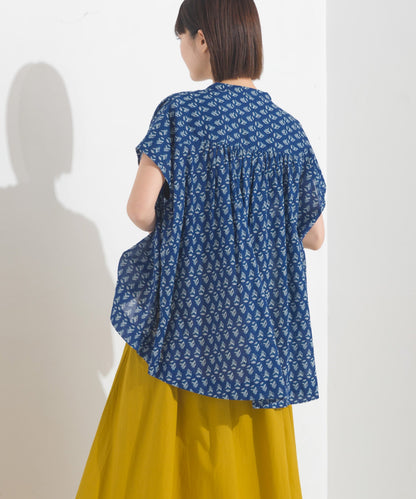 【OMNES】コットンボイル総柄フレンチスリーブギャザーシャツ【1524-4184】