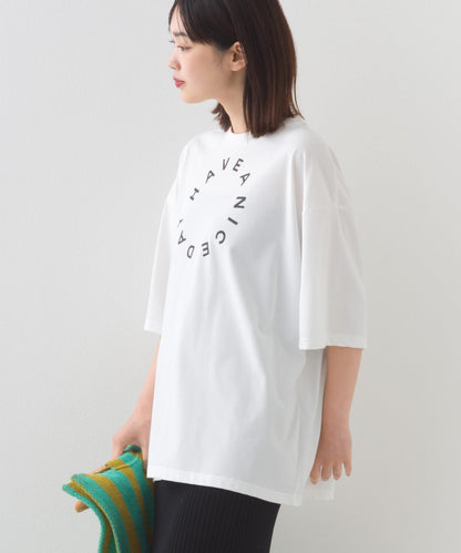 【OMNES】きれいめロゴプリントTシャツ HAVE A NICEDAY  半袖Tシャツ【253W427OMN016】