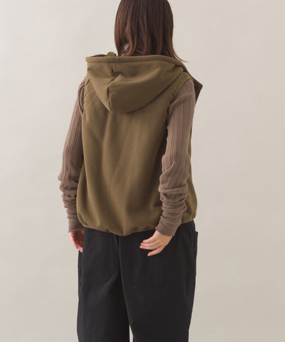 【OMNES】裏起毛ボンディングボタンショート丈フードベスト【253W427OMN030】