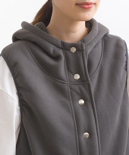 【OMNES】裏起毛ボンディングボタンショート丈フードベスト【253W427OMN030】