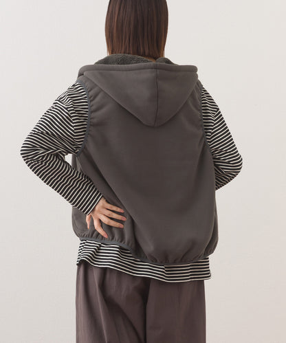 【OMNES】裏起毛ボンディングボタンショート丈フードベスト【253W427OMN030】