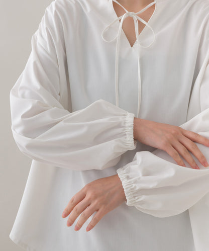 【OMNES】テックコットンスキッパーデザイン9分袖フリルシャツブラウス【253W427OMN072】