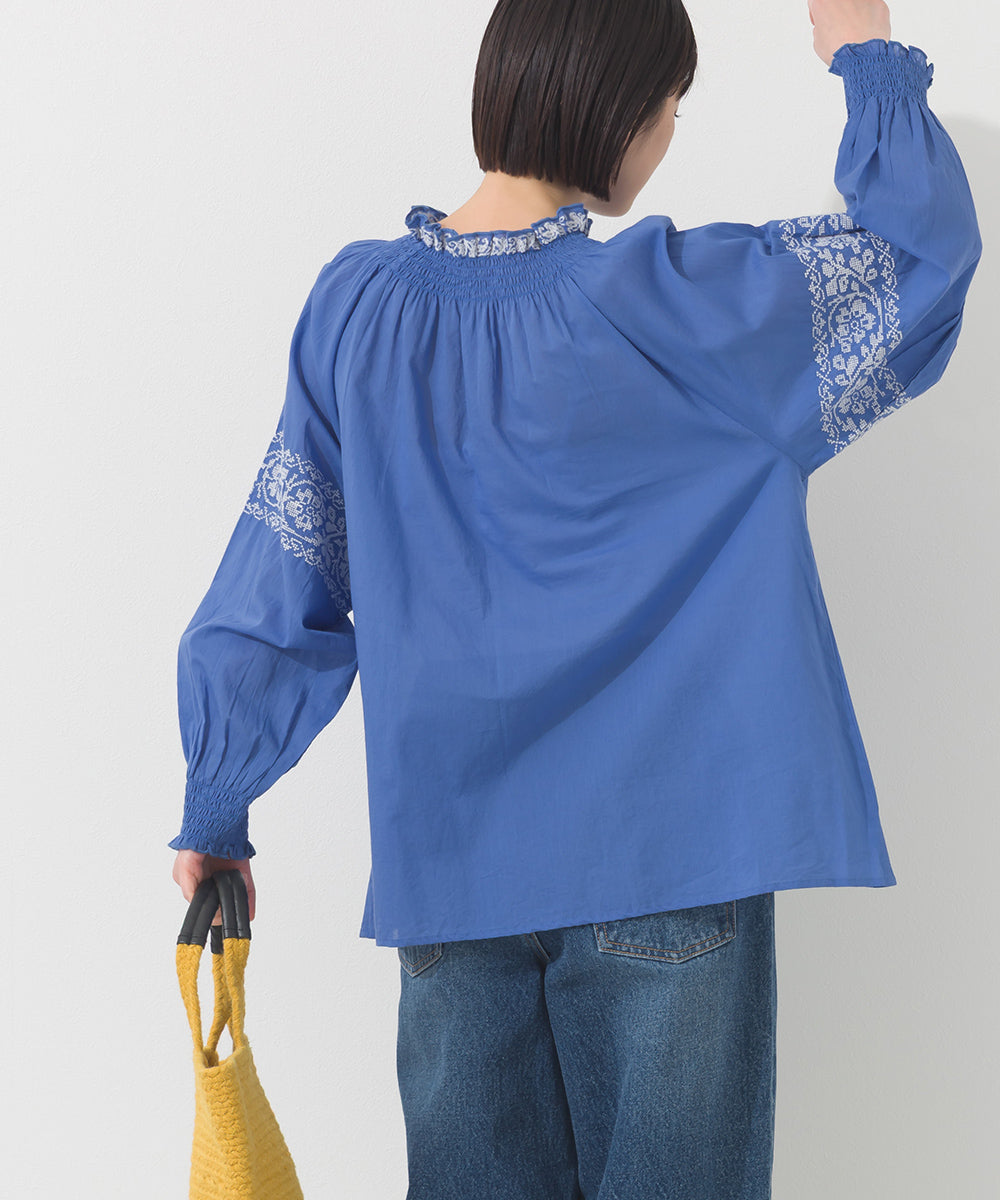 【OMNES】ボイル刺繍シャーリングハイネック長袖ブラウス【261W435OMN005】