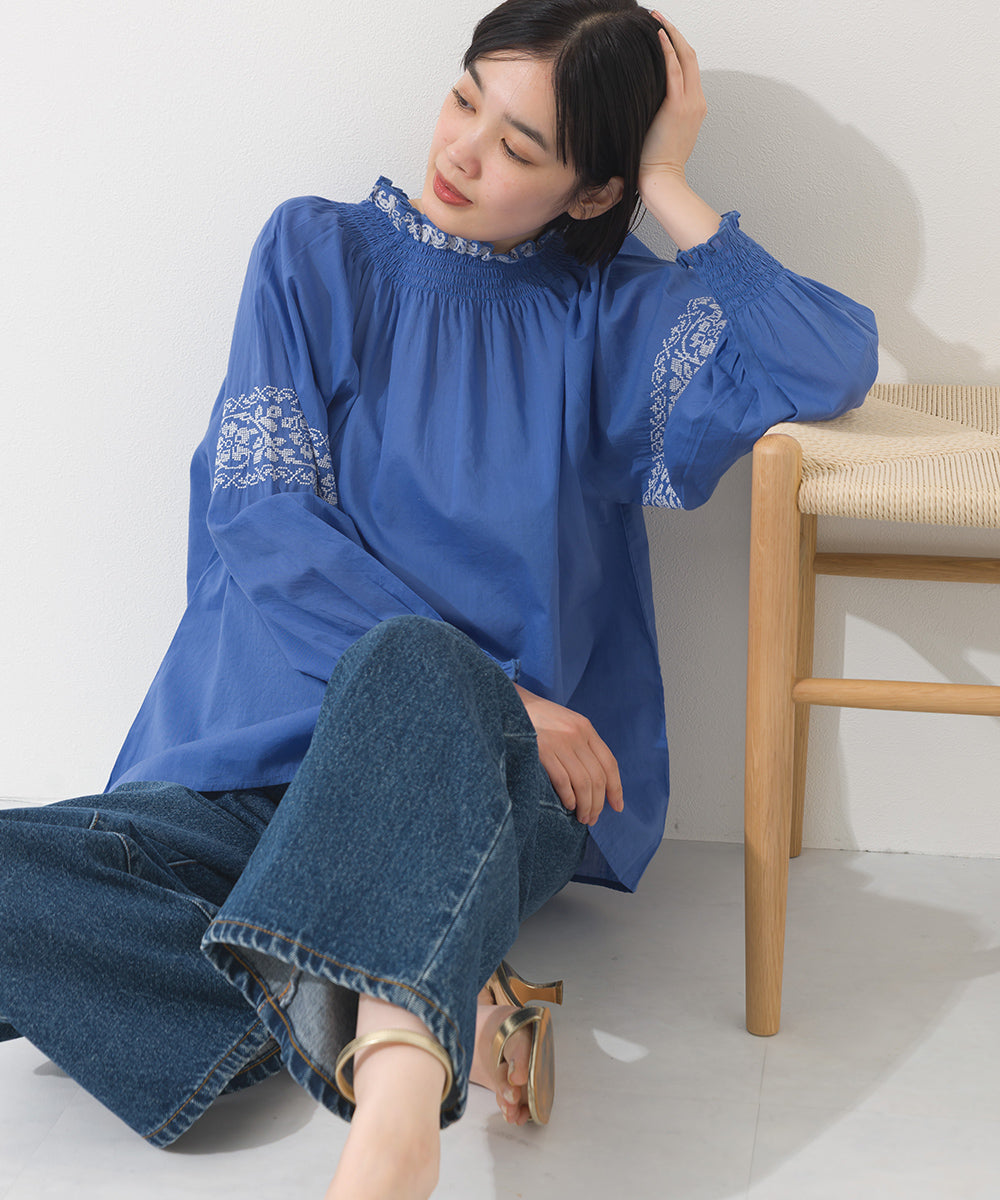 【OMNES】ボイル刺繍シャーリングハイネック長袖ブラウス【261W435OMN005】