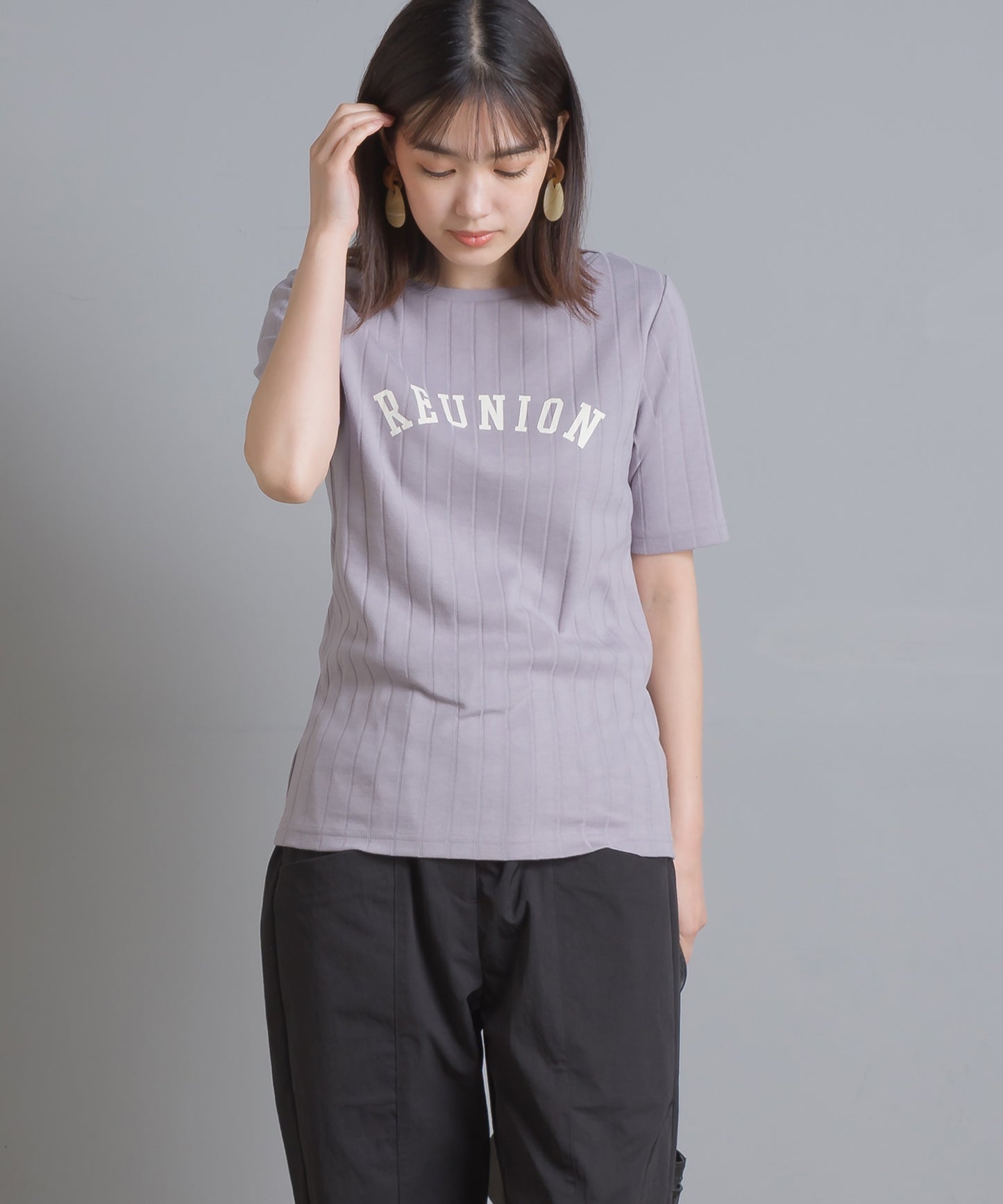 【hbD】【OMNES Another Edition】汗染み防止リブロゴプリント半袖Tシャツ REUNION【7121-5197】