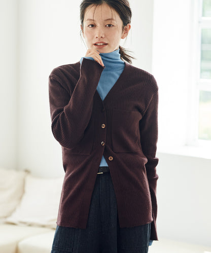 【OMNES】ハイゲージリブVネック胸ポケ袖スリットニットカーディガン【253W427OMN064】